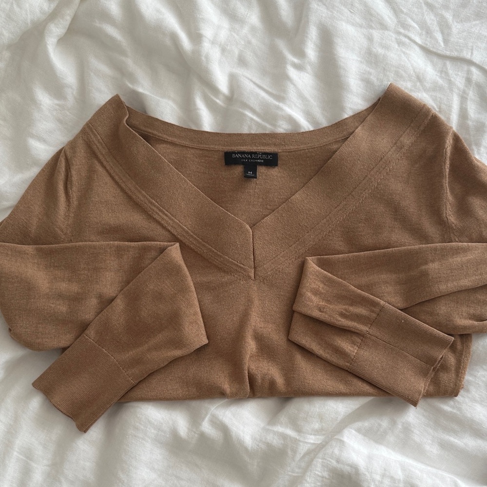 Banana Republic Women's V-Neck Brown Sweater